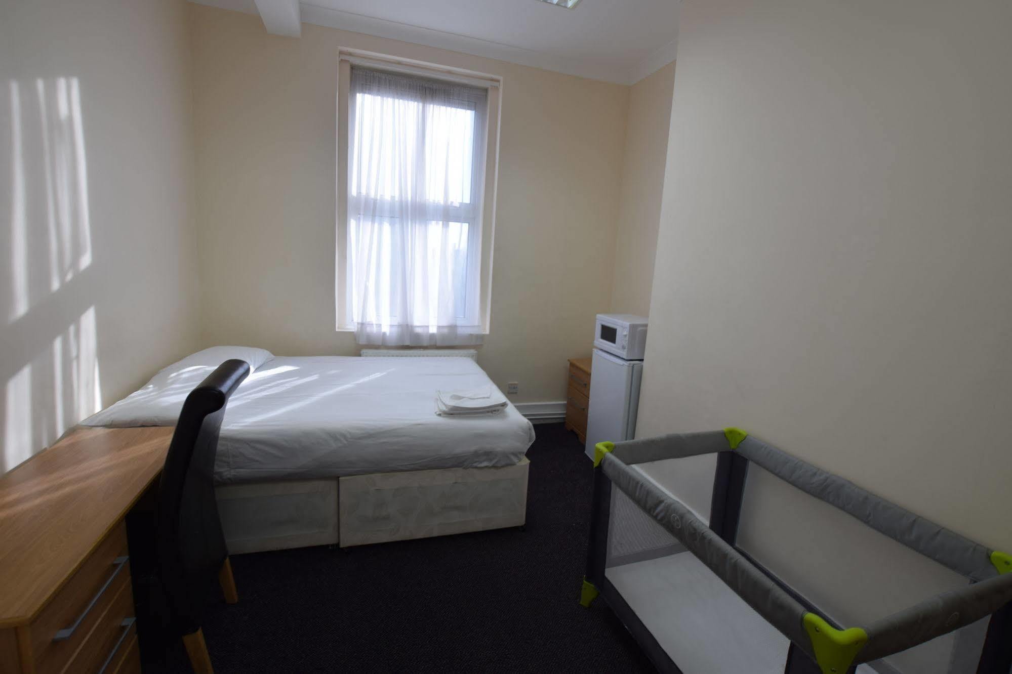 York Hotel Илфорд Екстериор снимка