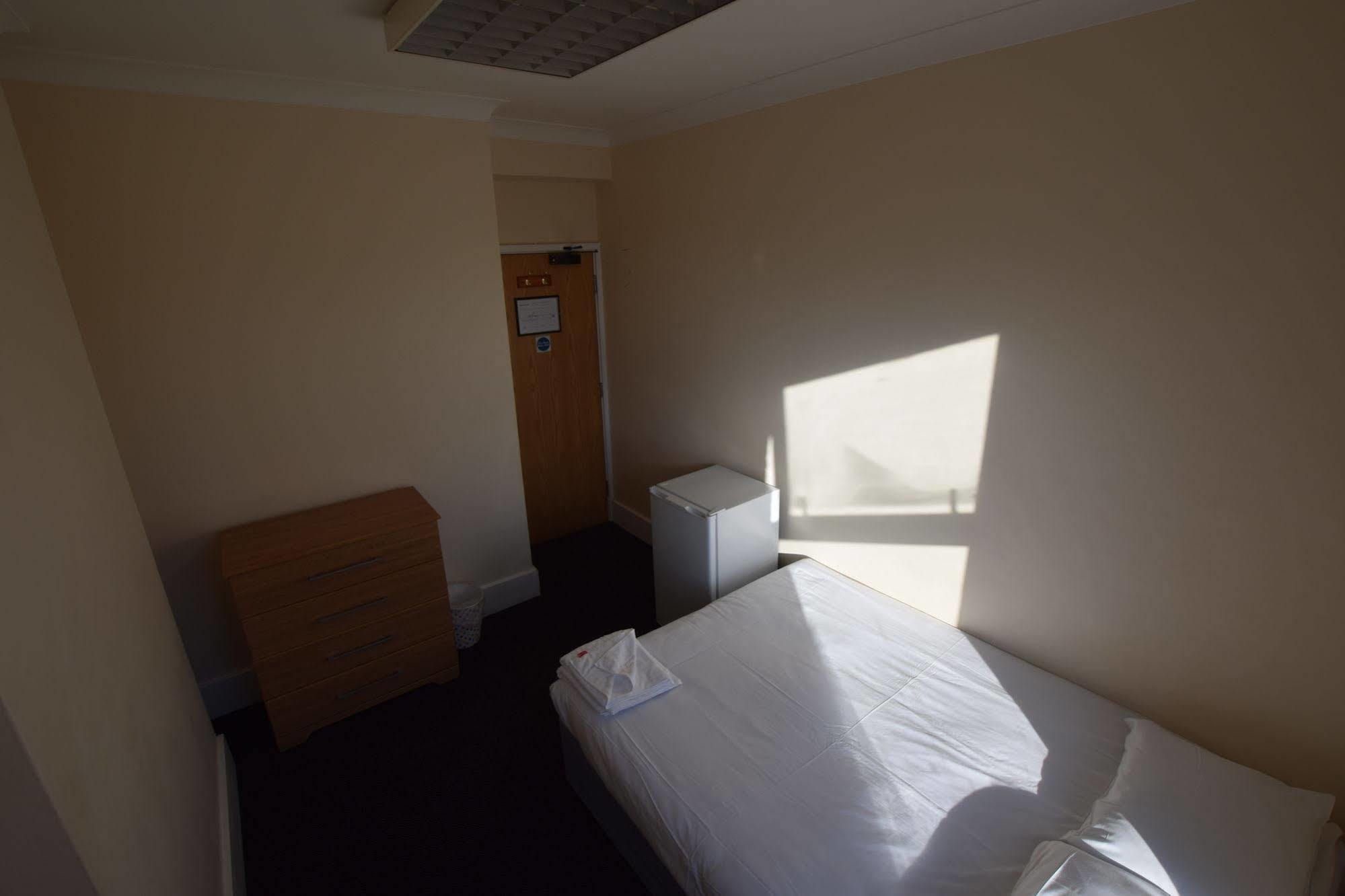 York Hotel Илфорд Екстериор снимка