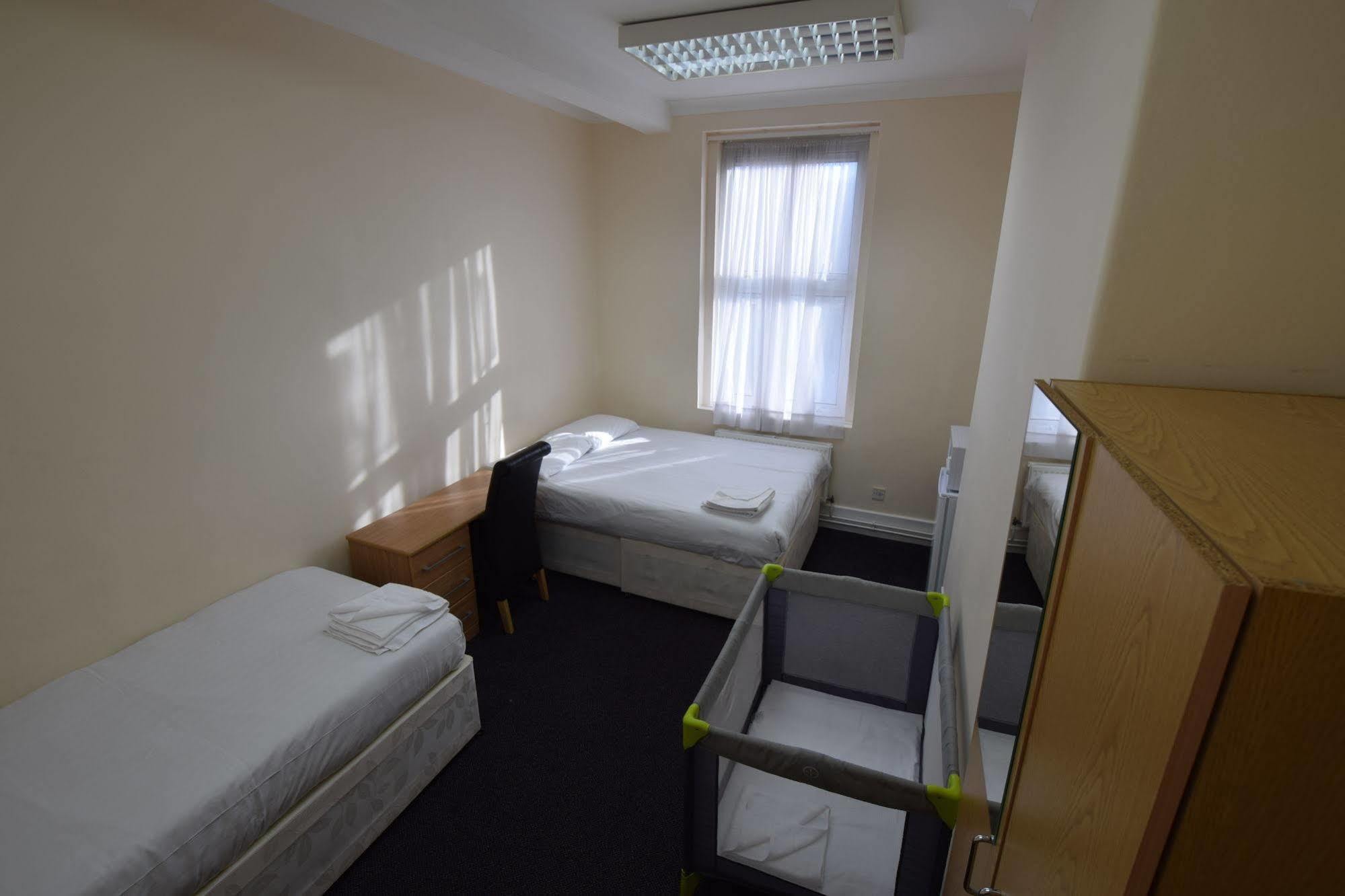 York Hotel Илфорд Екстериор снимка
