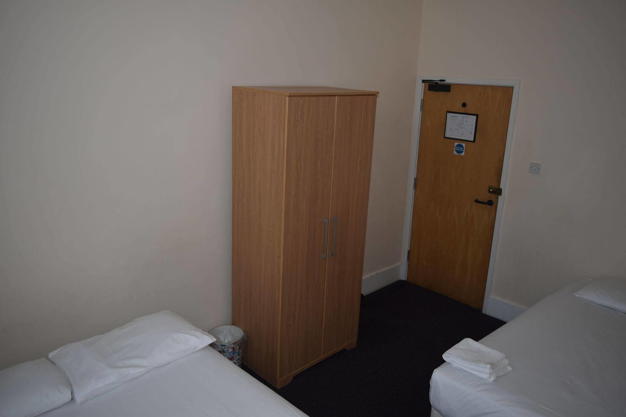 York Hotel Илфорд Екстериор снимка