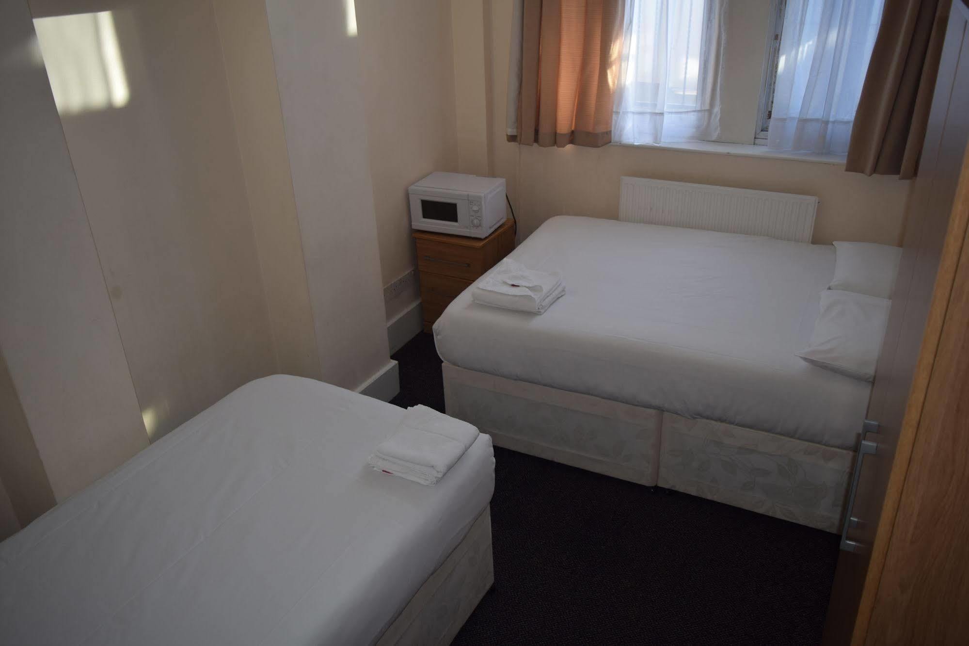 York Hotel Илфорд Екстериор снимка