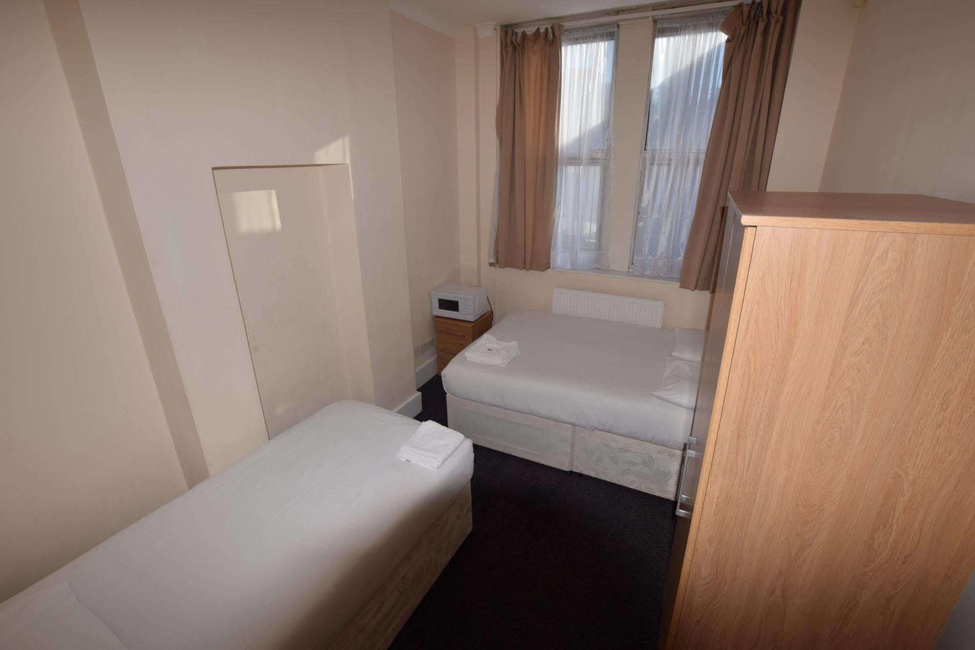 York Hotel Илфорд Екстериор снимка